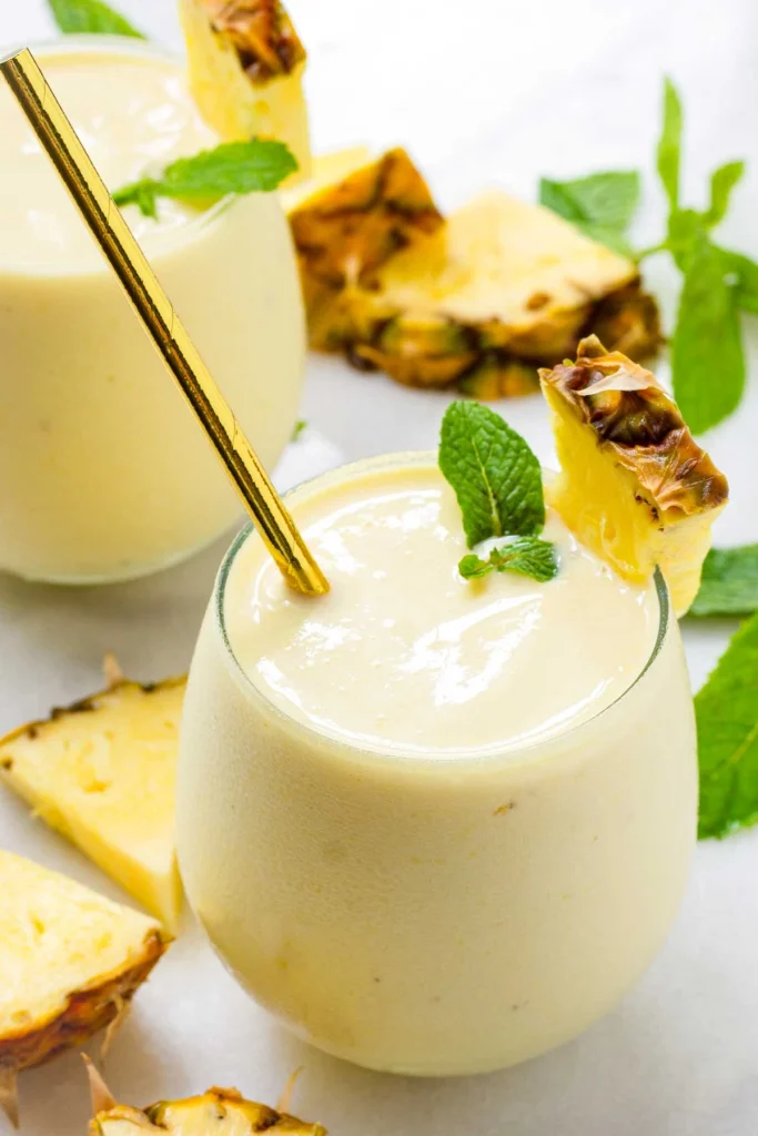 pineapple-banana-smoothie-3-min